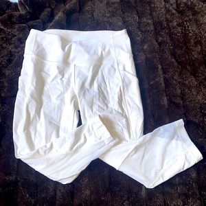 lulu lemon white capris size 6